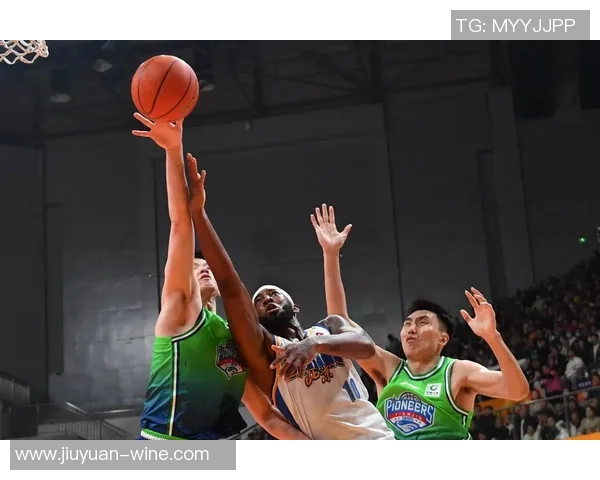 北京篮球队在杯赛积分榜上以65分稳居第一位置展现强劲实力